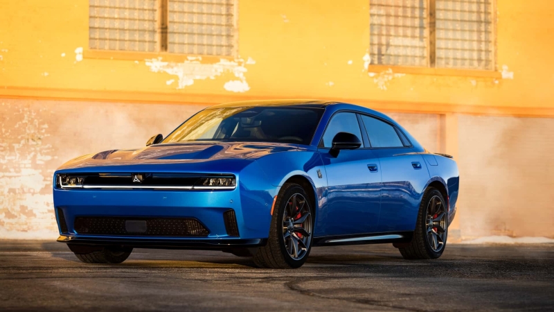 Новий седан Dodge Charger: 670 к.с. і чотири двері