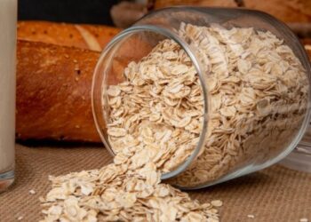 Щоб завжди була під рукою. Як правильно зберігати вівсянку та чи псується вона