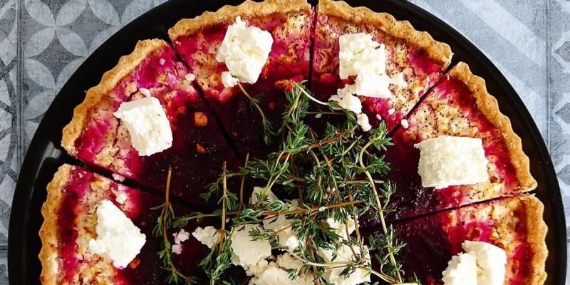 Багато поживних речовин і мало калорій. Чому корисно їсти буряк та що з нього можна приготувати