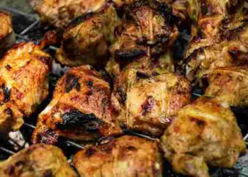 Яке м’ясо обрати і як замаринувати шашлик, щоб він вийшов ідеальним