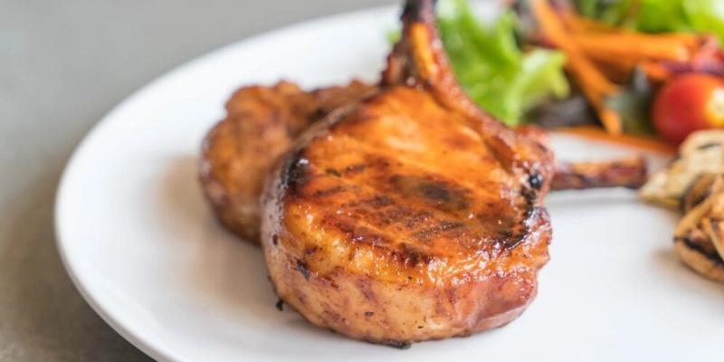 Більш соковитий і рум’яний. Зірковий шеф поділився секретним інгредієнтом, що зробить ваш стейк просто ідеальним