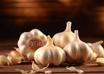 Час для експериментів. Як їсти сирий часник 10 способами, від соусів і заправок до вогняного сидру