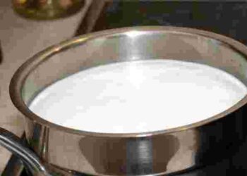 Як кип’ятити молоко, щоб воно не збігло: перевірені методи