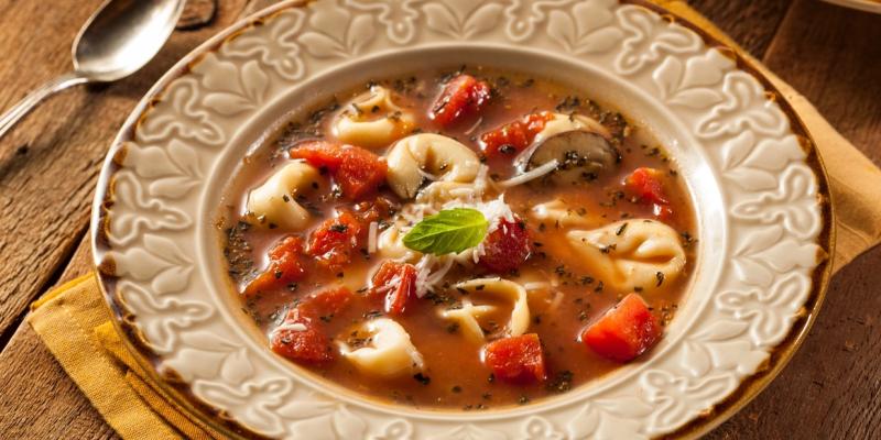 Можливо все, але є винятки. Які продукти краще не готувати в чавунній сковороді