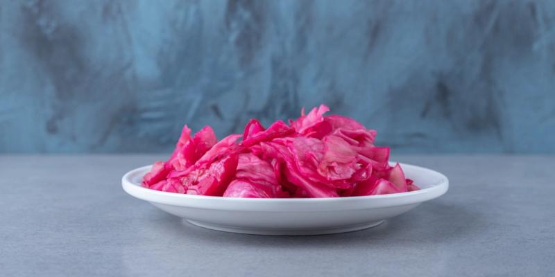 Багато поживних речовин і мало калорій. Чому корисно їсти буряк та що з нього можна приготувати