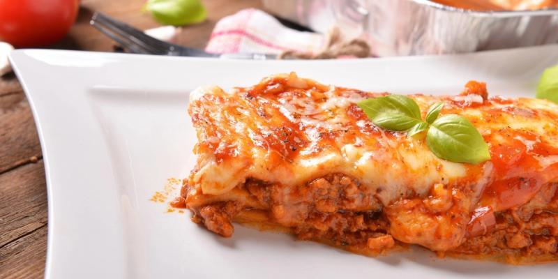 Можливо все, але є винятки. Які продукти краще не готувати в чавунній сковороді