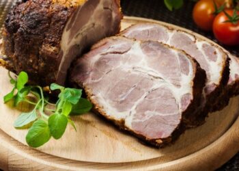 Аппетитная буженина, которую так легко готовить: мясо получается нежным и сочным (РЕЦЕПТ)