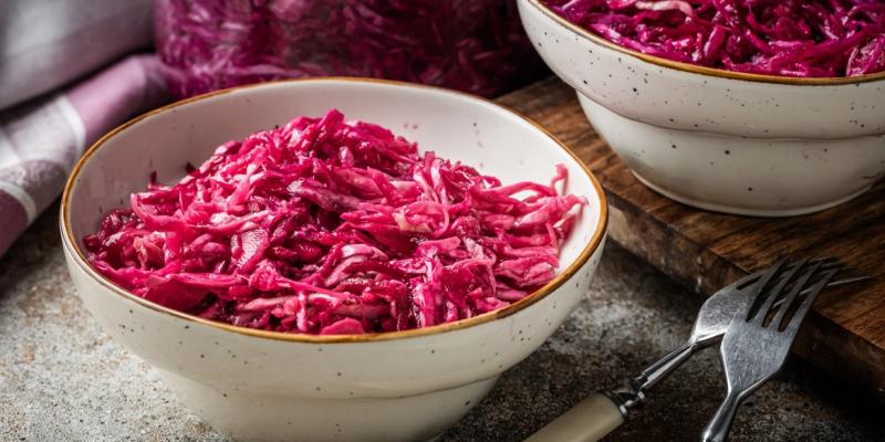 Багато поживних речовин і мало калорій. Чому корисно їсти буряк та що з нього можна приготувати
