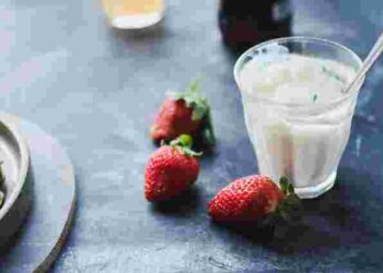 Як відрізнити натуральну сметану від підробки: корисні поради