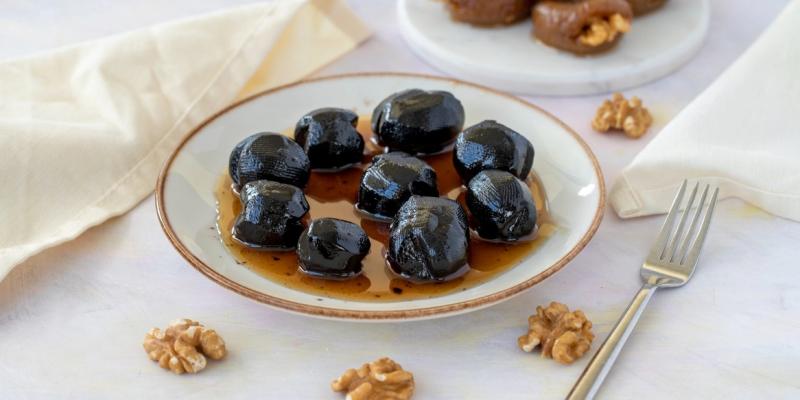 Інгредієнт соусу чи замінник цукру. Що таке чорнослив та як його правильно їсти — вісім цікавих способів