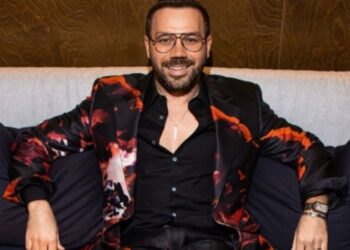 Головні тренди весни 2025: Андре Тан показав модні силуети та стильні деталі