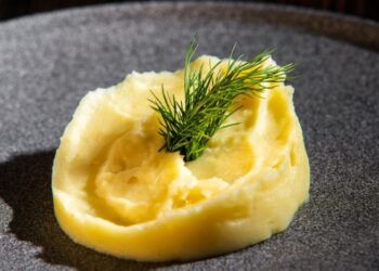 Из-за этих ошибок картофельное пюре становится клейстером: почему гарнир получается отвратительным