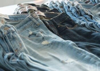 Як прати джинси, щоб вони не сідали та не линяли