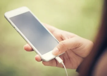 Як правильно заряджати Айфон: ці секрети збережуть ваш смартфон від поломки