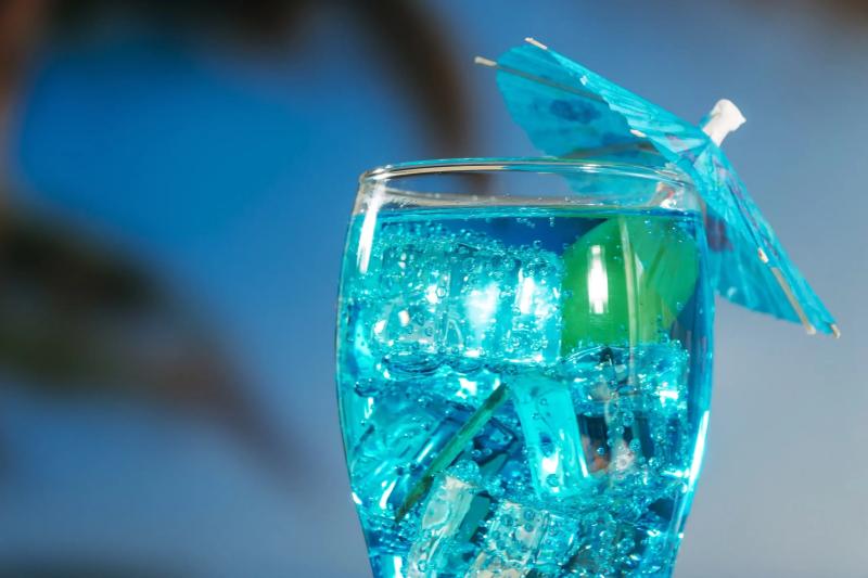 Як швидко охолодити напої: прості лайфхаки