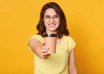 Як швидко остудити каву: ранкові лайфхаки для кавоманів