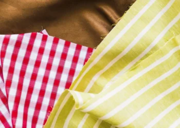 Як відіпрати скатертину від плям жиру, вина та кави: дуже прості лайфхаки