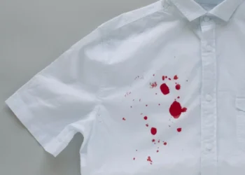 Як вивести плями крові з одягу: Ось поширені помилки багатьох