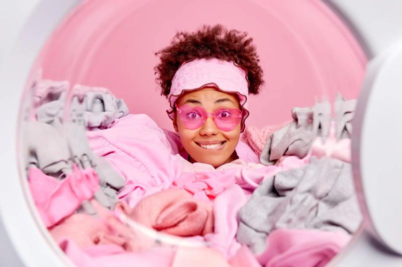 Як вивести плями з одягу: лайфхаки для всіх типів тканин