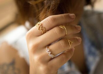 Ювелірні тренди 2025: які прикраси варто дарувати на День закоханих