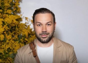 Корсети, бахрома та вирізи: Андре Тан назвав тренди весни-2025