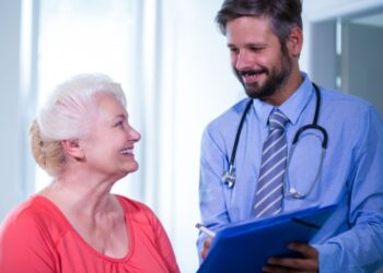 Лікарі назвали фрукт, який допоможе запобігти деменції та хворобі Альцгеймера