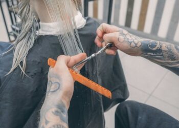 Місячний календар стрижок на березень 2025: сприятливі дні для зміни іміджу