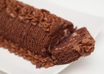 Млинцевий торт зі згущеним молоком за 15 хвилин: легко готується, коли гості вже на порозі