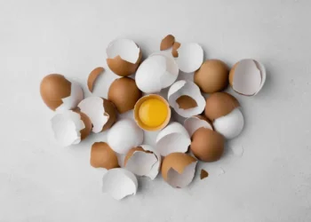 Найкращий спосіб розбити куряче яйце: секретний лайфхак (відео)