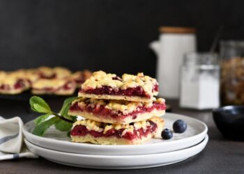 Ніжний тертий пиріг на маргарині: пісочне тісто тане в роті