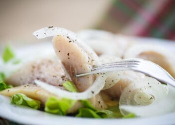 Оселедець пряного посолу за ГОСТом СРСР: “той самий” оригінальний рецепт