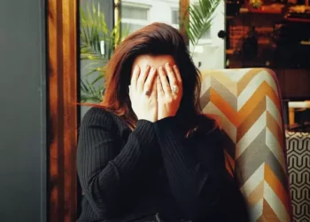 Ознаки мігрені: поширені та не дуже