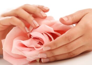 Про що можуть “сказати” нігті: сигнали організму, які не варто ігнорувати