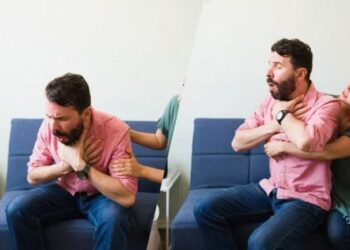 Що робити, якщо людина подавилася, а поруч нікого немає: покрокова інструкція