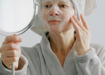 Що швидше за все перетворює жінку на бабусю: перевірте, чи не робите ви цього щодня