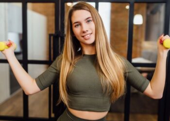 Спортивні тренери назвали помилку №1, яка заважає позбутися жиру на животі