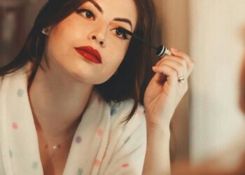 Спробуйте зробити власну туш для вій, яка за своєю якістю не поступатиметься дорогій покупній косметиці