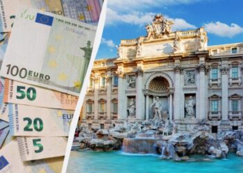 Тікав від поліції: п’яного туриста оштрафували на 500 євро за пірнання у фонтан Треві в Римі