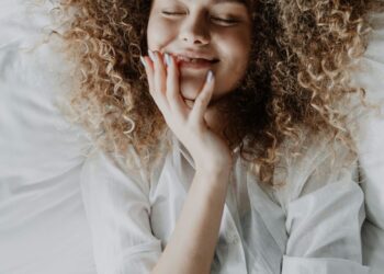 Три секрети для густих брів: як швидко відростити красиві брови