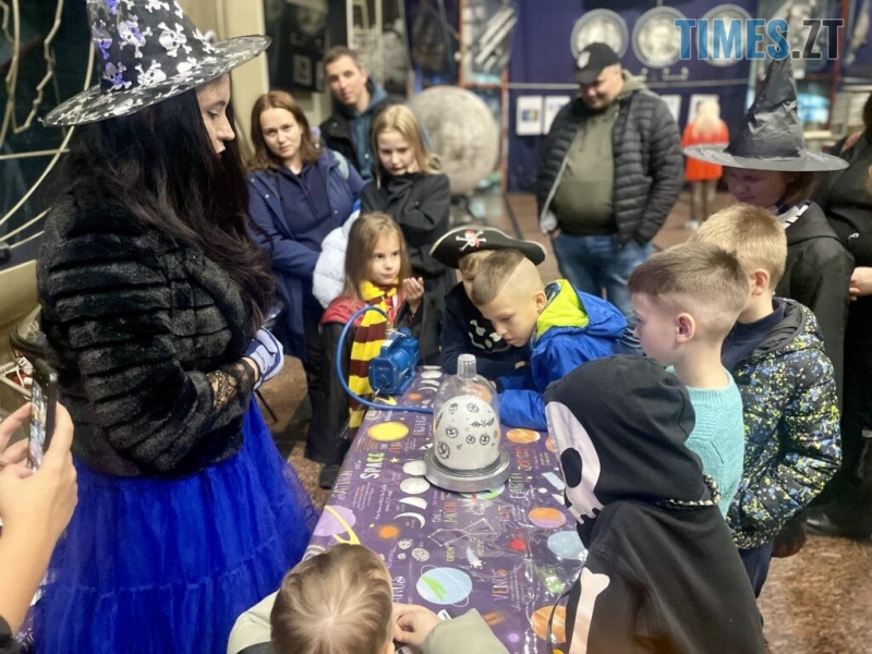 Відьми, маги та павуки: “Космічний Хелловін” у музеї в Житомирі (ФОТОРЕПОРТАЖ)