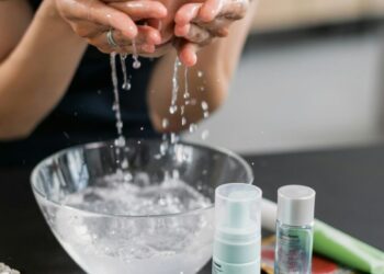 2 поради від дерматолога щодо вмивання обличчя, після яких шкіру просто не впізнати