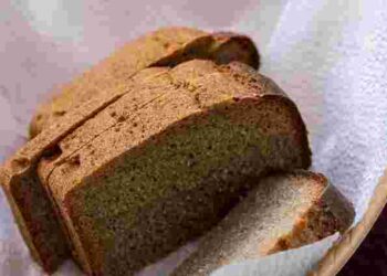 Несподівана підживка: 4 рослини, для яких потрібен хліб