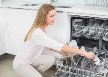 5 помилок, які призведуть до поломки посудомийки: ось як потрібно завантажувати посуд