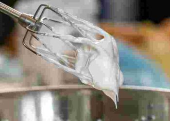 Не тільки йогурт: чим можна замінити сметану в різних стравах