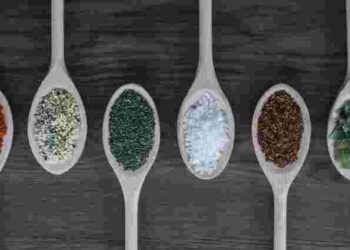 Термін придатності спецій: як визначити, чи можна їх ще використовувати