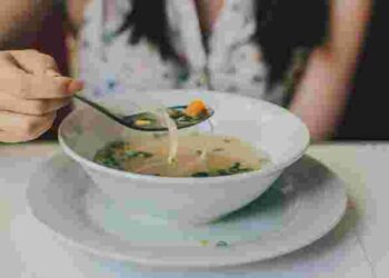 Скільки варити курячий бульйон: час і важливі нюанси