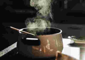 Навіщо у борщ додають оцет: незвичайний лайфхак