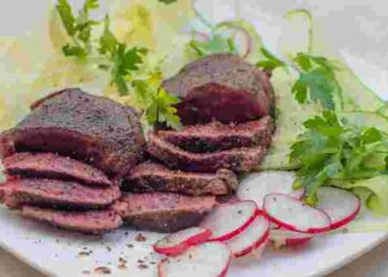 Як смачно приготувати качине філе: поради від шеф-кухаря