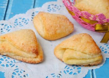 Берем одно и яйцо и немного масла: как приготовить рассыпчатое печенье “Ушки” (РЕЦЕПТ)