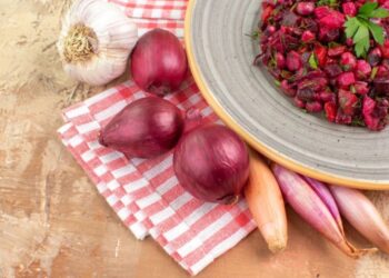 Чому лікарі рекомендують їсти цибулю щодня: 8 найголовніших причин